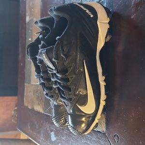 Baseball shoes